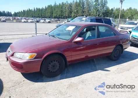 2001 Toyota Camry Le z USA, uszkodzony, nr VIN JT2BG22K610587975